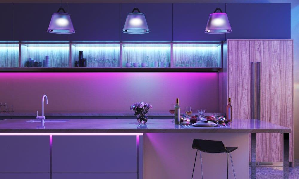 Gekleurde LED strips in de bar