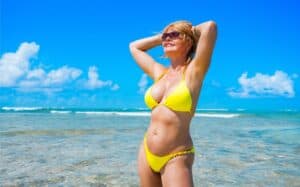 Ga voor een kleurrijk printje of voor een tijdloze neutrale kleur